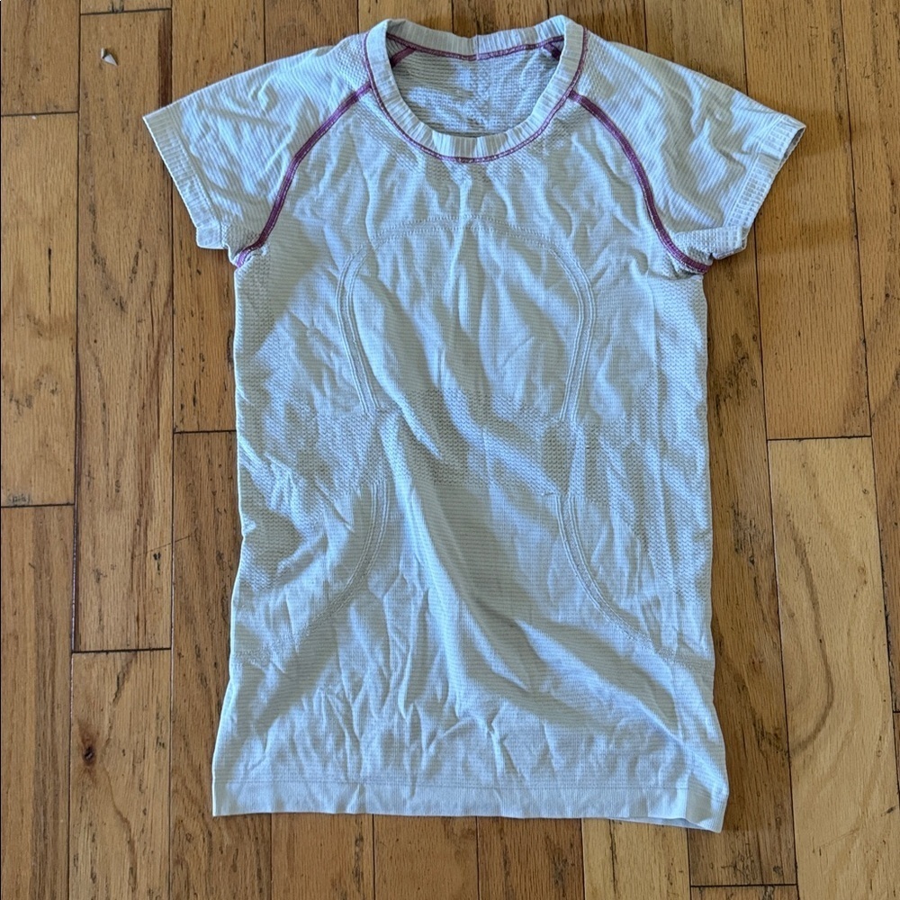 Lululemon | Short Sleeve Crewneck Top | Size 6 | Light Gray w/Pink Stitching